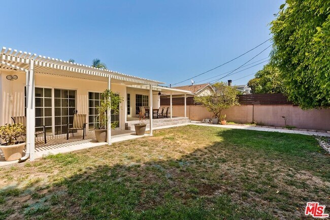 Building Photo - 12120 Aneta St