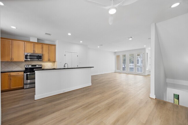 Building Photo - 2315 McIlhenny St