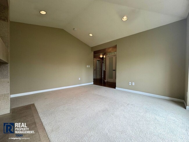 Building Photo - 3 Bedroom, 2 Bath Puyallup Home with 3-Car Garage & Spacious Fenced Yard!!