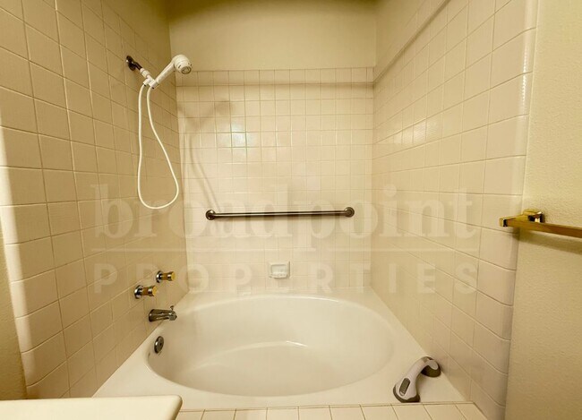 Building Photo - 12640 Springbrook Dr