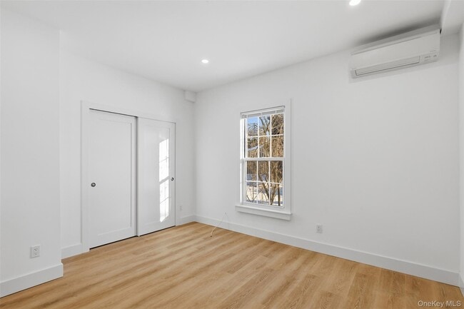 Building Photo - 134 E Main St