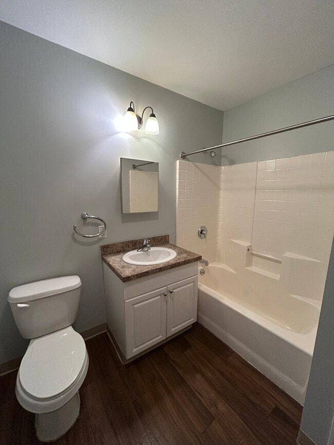 Building Photo - 2bed 2 bath