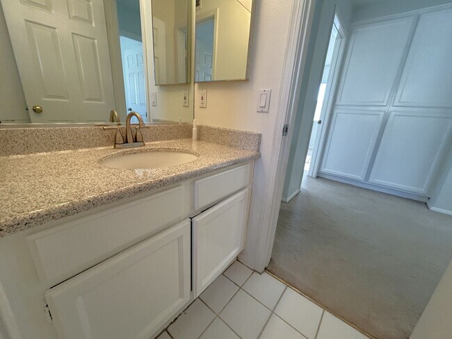 Building Photo - Sunflower Unit A  Glendora, Ca 91740 (3 Bed, 2.5 Bath)