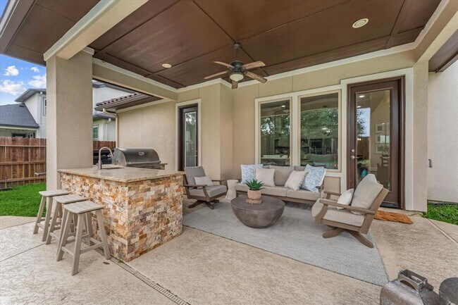 Building Photo - 5823 Stratton Wds Dr