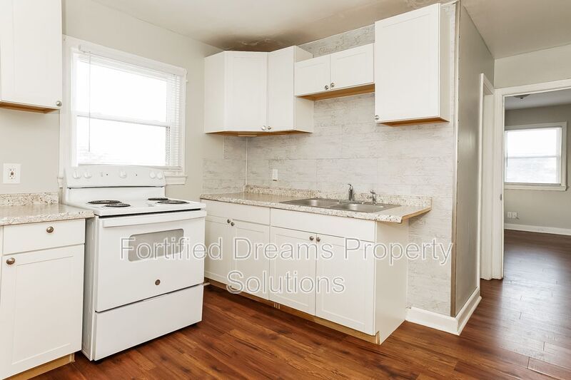 Building Photo - 2008 Row St