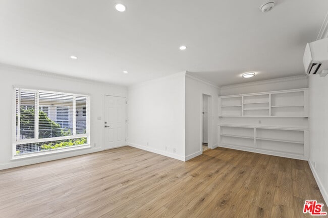 Building Photo - 934 2nd St