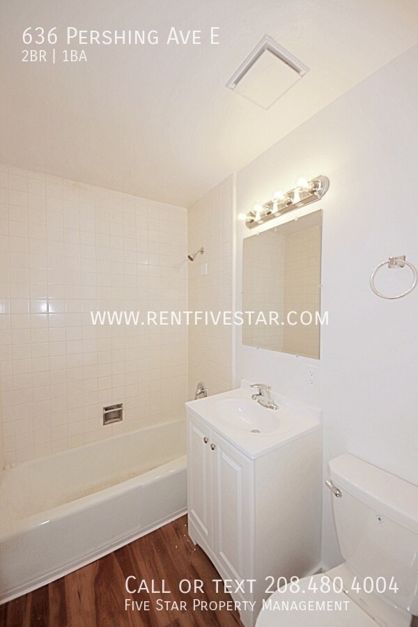 Building Photo - 2024 Remodeled Apartment, $100 Laundry Cre...