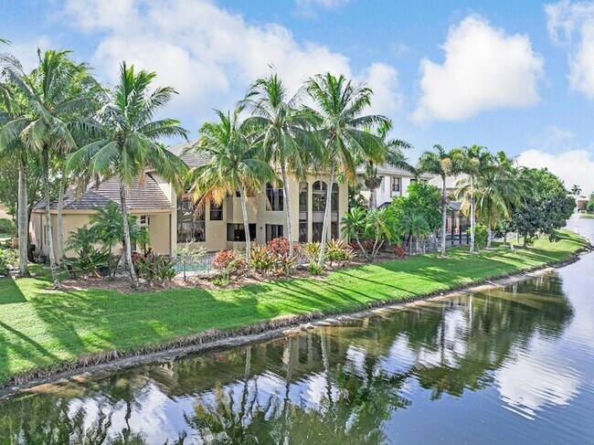 Building Photo - 10513 Versailles Blvd