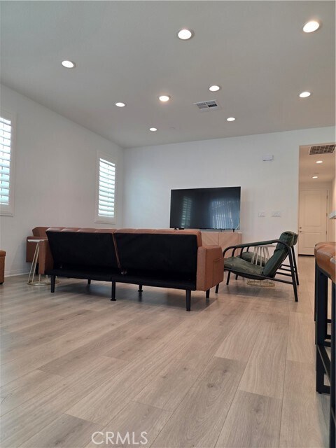 Building Photo - 24115 Hillcrest Dr