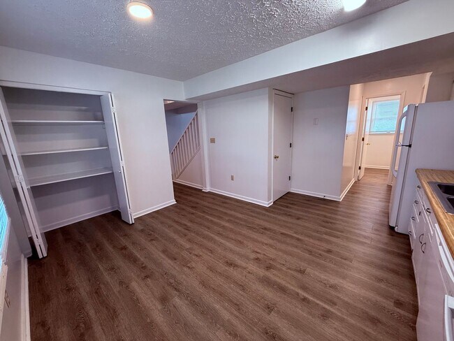 Building Photo - 460A Warrior Dr