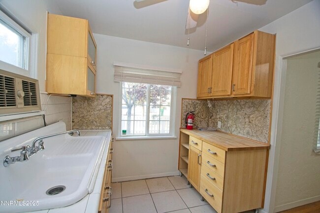 Building Photo - 1418 E St