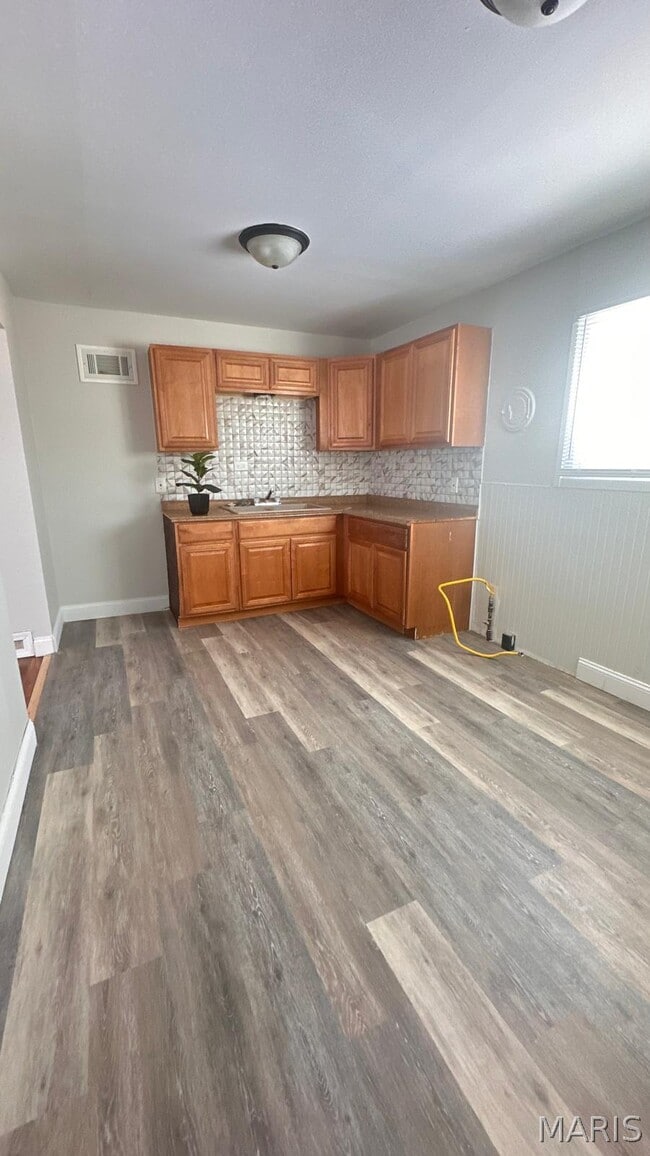 Building Photo - 3437 Elmhurst Dr