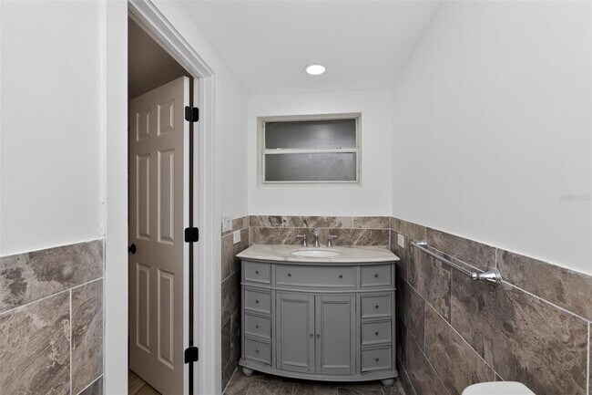 Building Photo - 5644 Berlin Dr