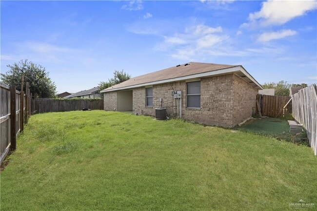 Building Photo - 12 Fullerton Ave