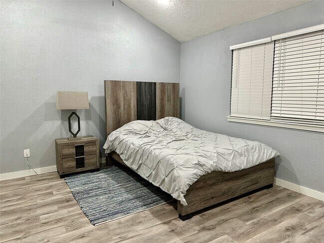 Building Photo - 7114 Golden Dale Ct