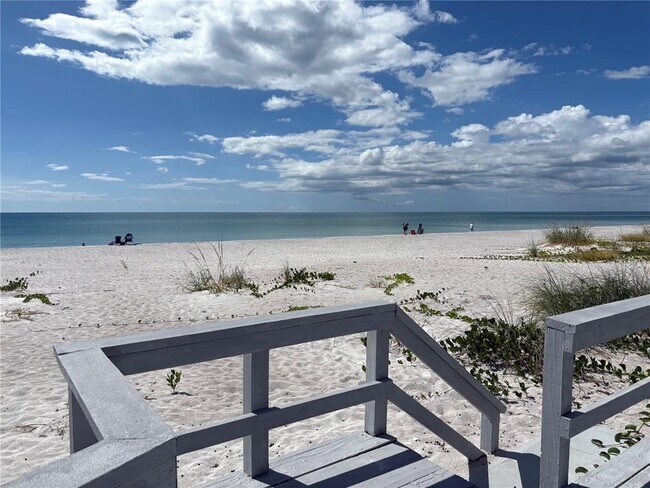 Building Photo - 2823 Gulf of Mexico Dr