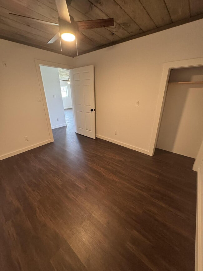 Building Photo - "Charming 2-Bedroom Duplex Retreat on Everett Road Unit B – 2 Full Baths and 1155 Sq Ft of Comfor...