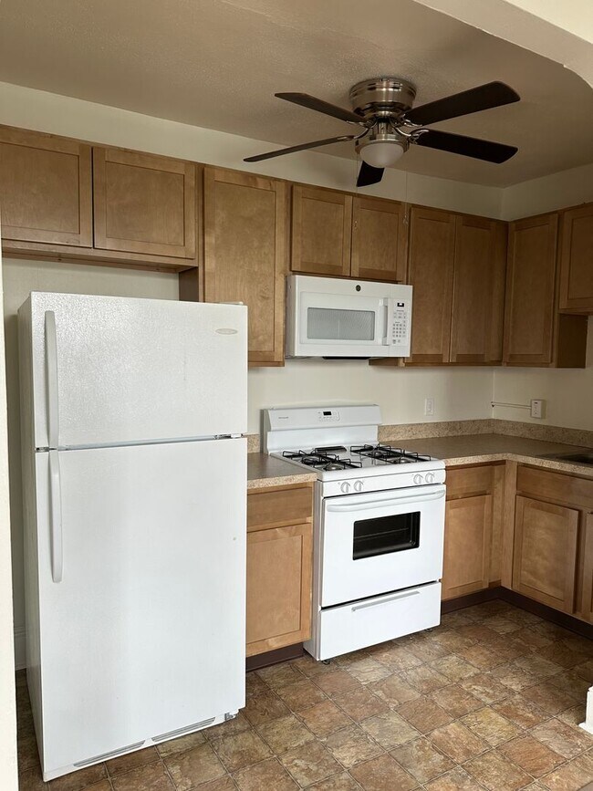 Building Photo - 1722 W Market St