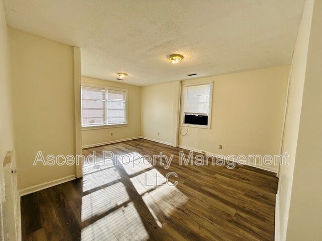 Building Photo - 2103 Taylor St