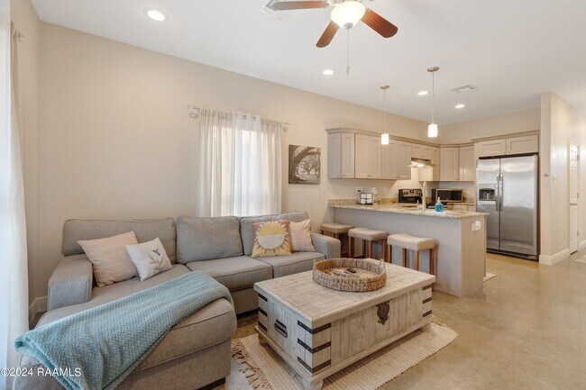 Building Photo - 416 Row 3