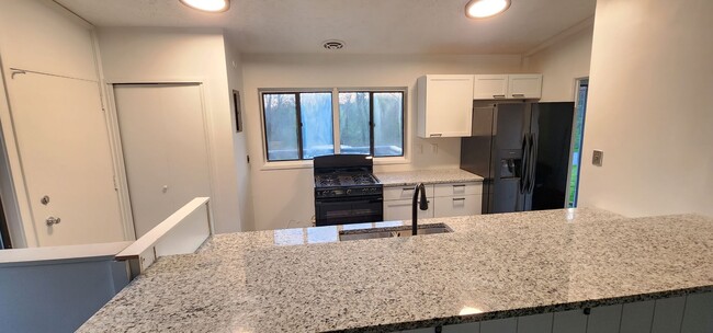 Building Photo - Finleyville 3 Bedroom 1.5 Bath Remodeled R...