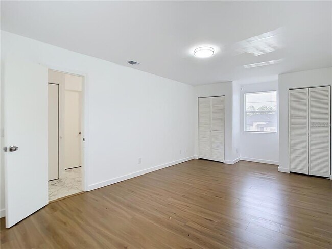 Building Photo - 3303 6th St SW