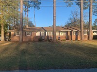 Building Photo - Spacious 3BD/2B located in N.E. Lowndes Co...