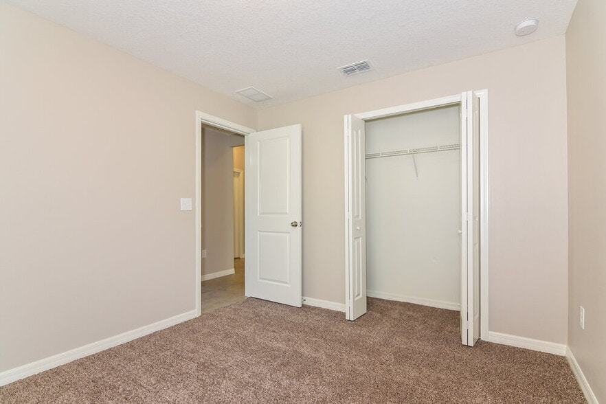 Building Photo - 127 Cascade Bend Dr