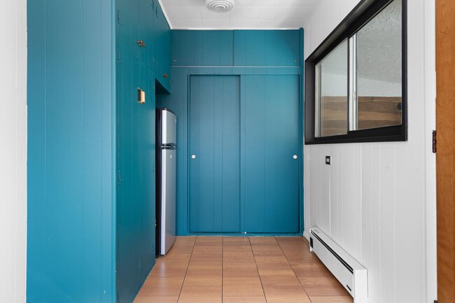 Building Photo - Sunny Two-Story Wash Park Bungalow