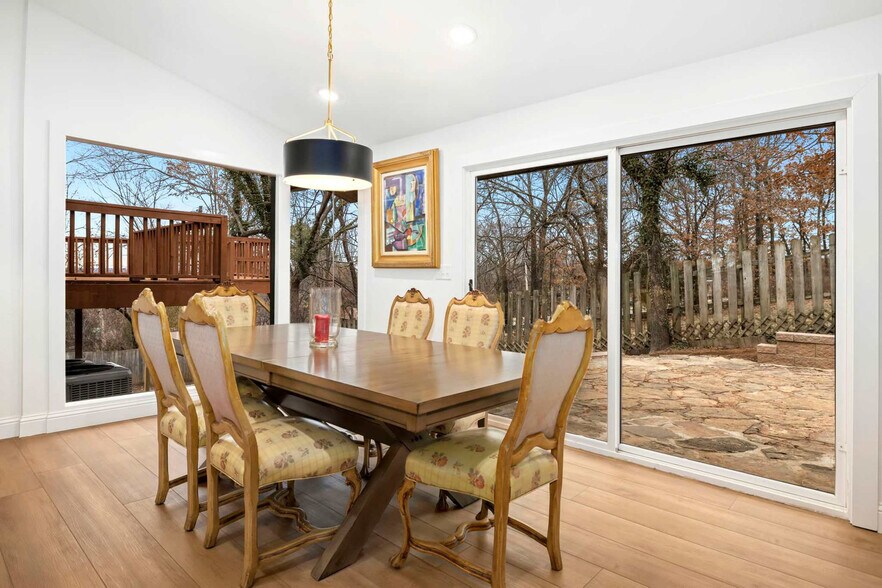 Building Photo - 1158 N Sunset Dr