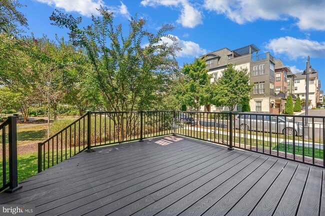 Building Photo - 448 Salk Cir