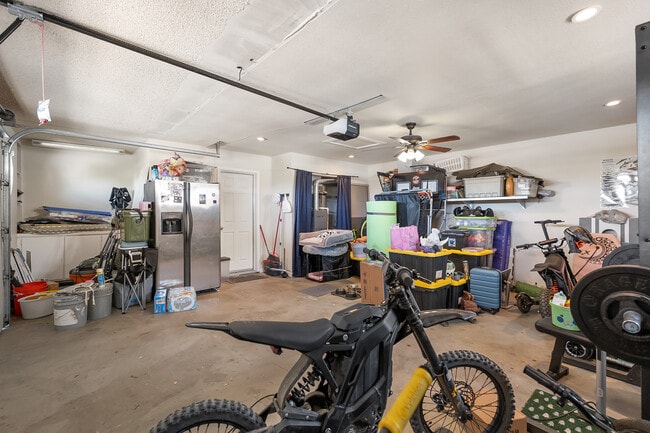 Building Photo - 57731 San Tropeze Dr