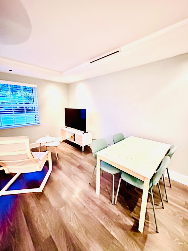 Building Photo - 2424 NE 9th St