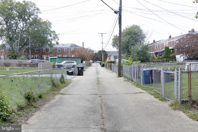 Building Photo - 8431 Willow Oak Rd