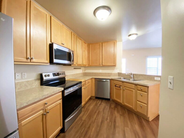 Building Photo - 2080 Cloverly Ln