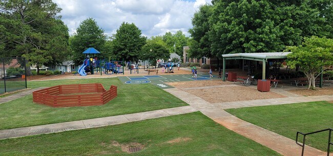 Building Photo - 106 Taylor St