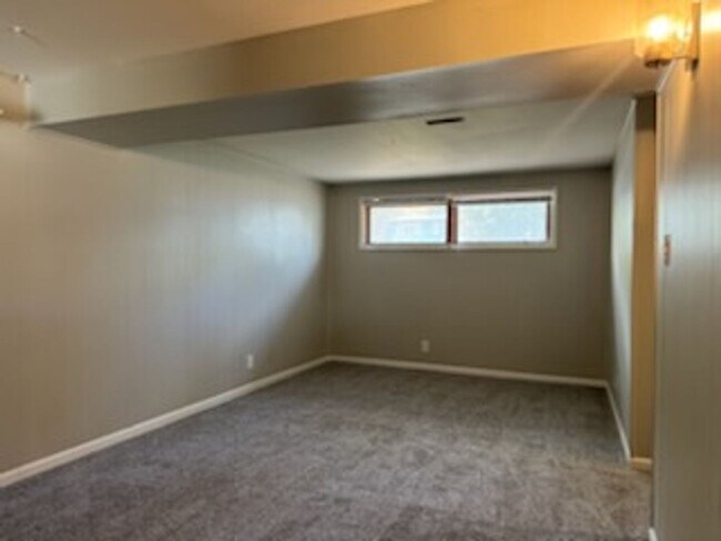 Building Photo - Schedule a Showing Today!!!
