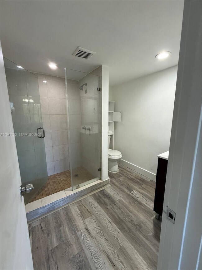 Building Photo - 10000 NW 80th Ct