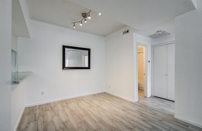 Building Photo - 716 Bering Dr
