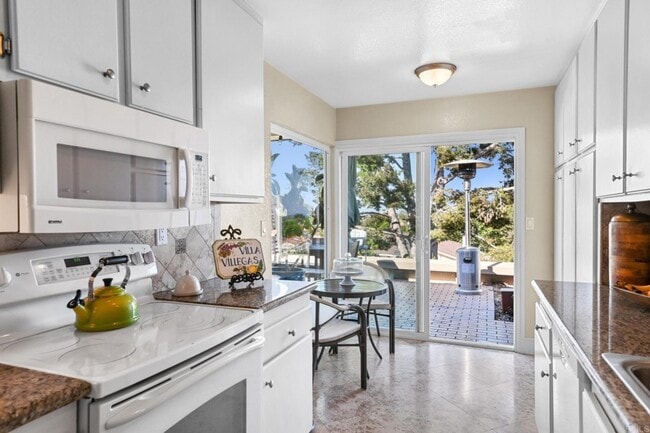 Building Photo - 6733 Oleander Way