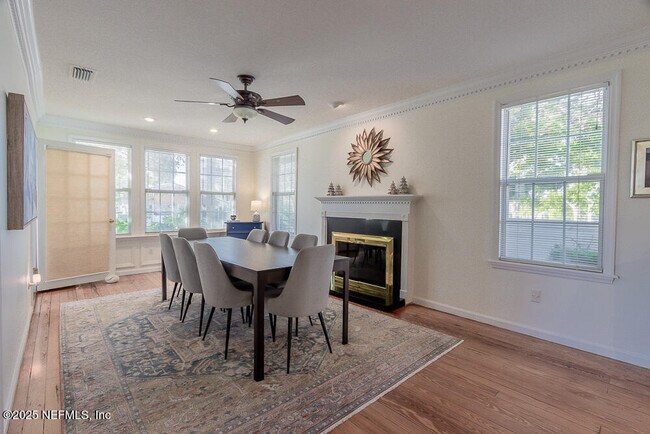 Building Photo - 214 Hopkins St