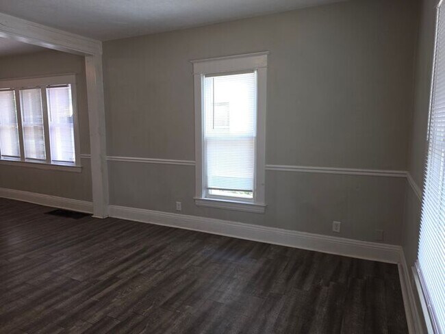 Building Photo - Three Bedroom Single Family home