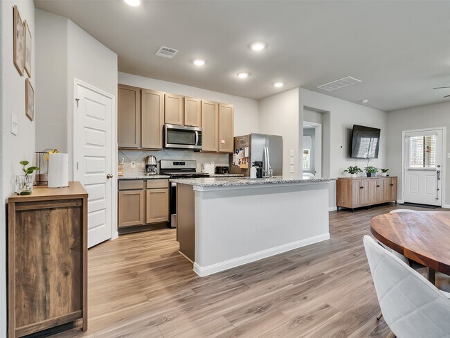 Building Photo - 2416 Bluefish Ct