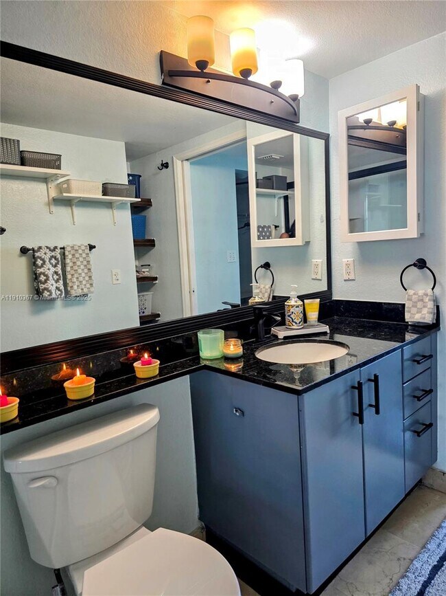 Building Photo - 1625 Kennedy Cswy