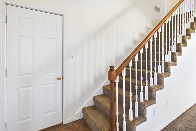 Building Photo - 3509 La Mesa Dr