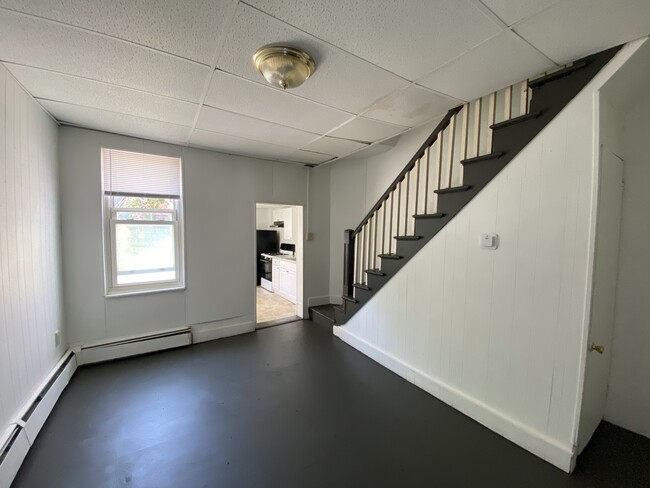 Building Photo - 222 N Pine St
