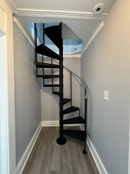 Stair to 3rd Floor - 1337 Poplar Ave