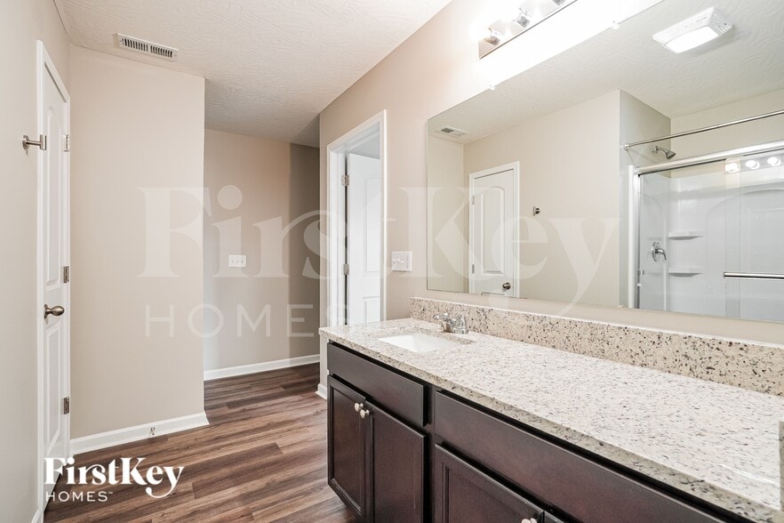 Building Photo - 5416 Branchville Dr