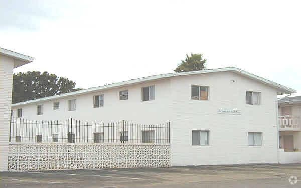 Building Photo - Iris Flats