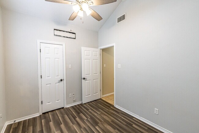 Building Photo - Cute 3 bedroom 2 bath in Frenship School District